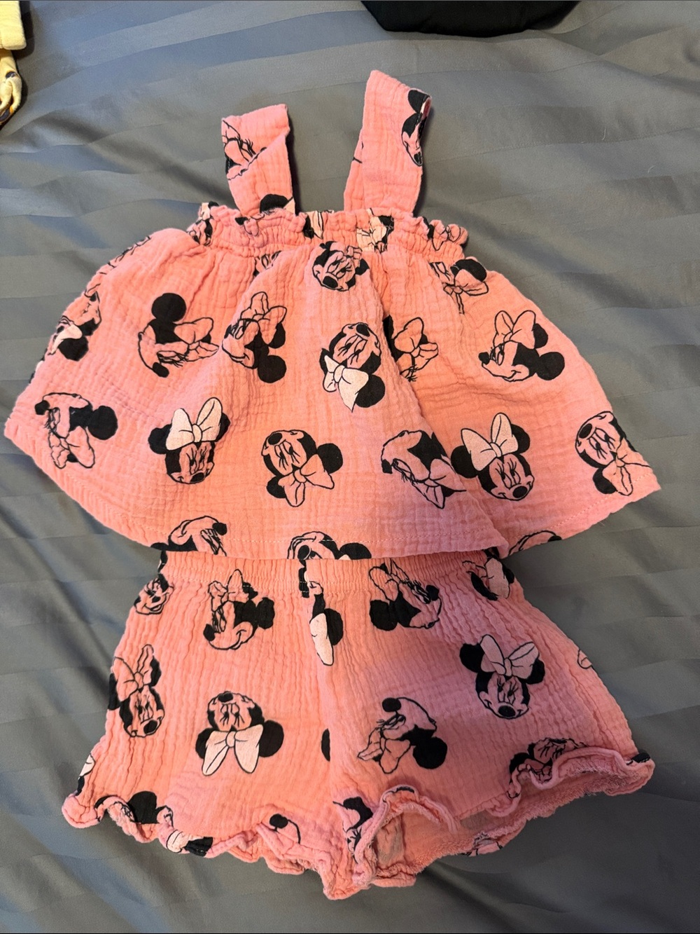 Disney Minnie Mouse Pink Beach